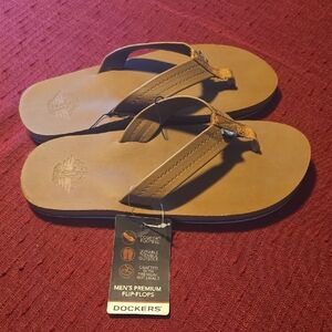 Dockers Men's Tan Brown Leather-Style Flip Flops